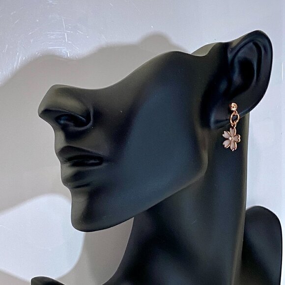 ❤️ Rose Gold Daisy Enamel & Cubic Zirconia Drop Earrings - Picture 2 of 10